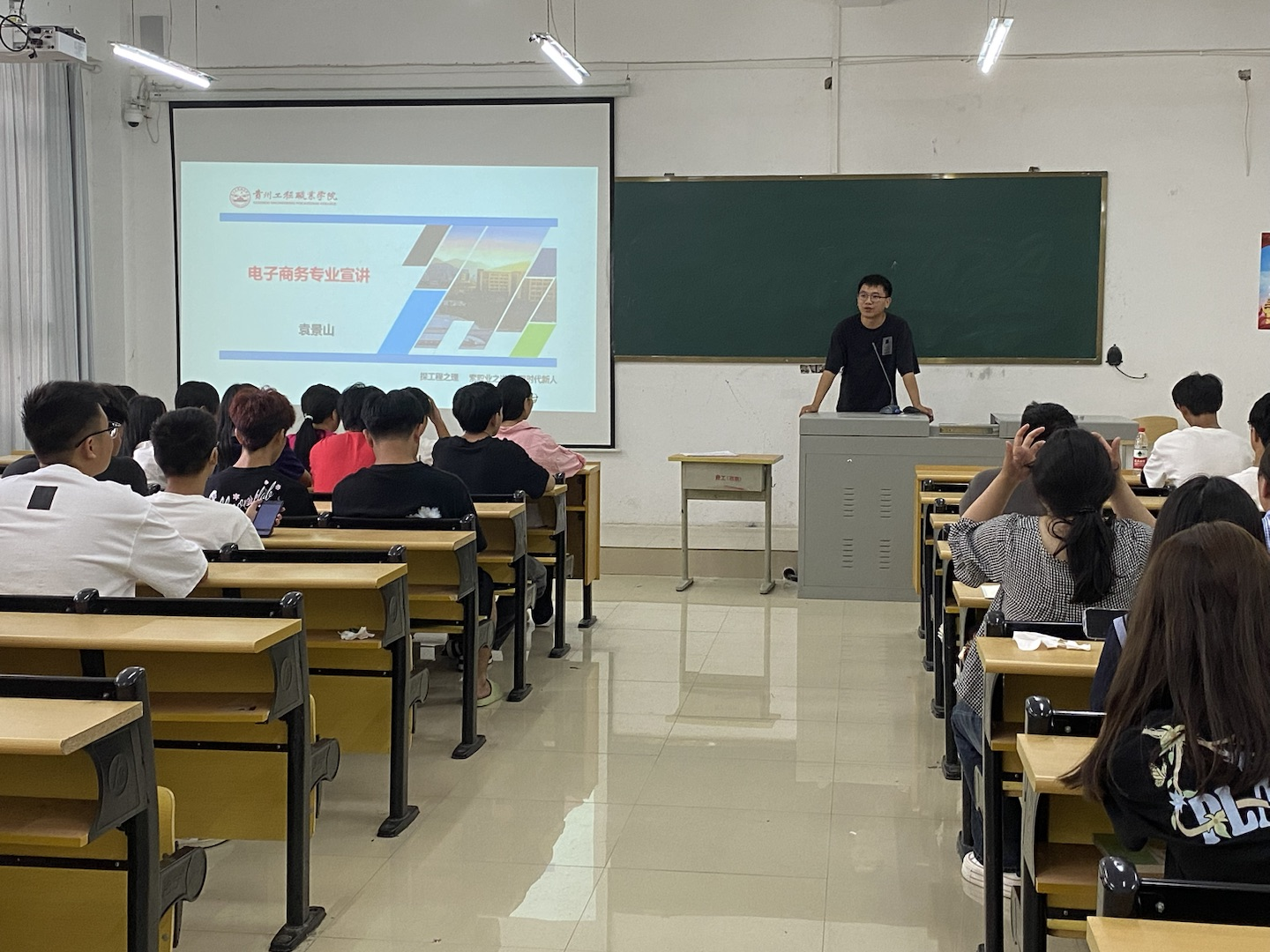 助力学子 启航未来(图3) 助力学子 启航未来(图3)