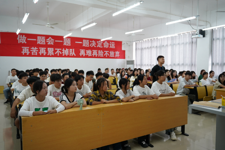 助力学子 启航未来(图4) 助力学子 启航未来(图4)