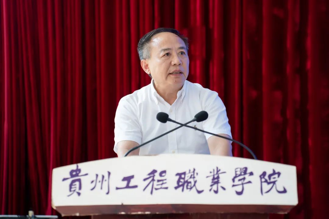 beat365英国官方网站召开2024年教师节庆祝表彰大会(图3)