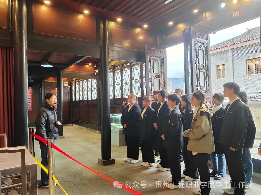 建筑工程学院与药学院联合开展 “传承红色基因 弘扬革命精神”主题团日活动(图2) 建筑工程学院与药学院联合开展 “传承红色基因 弘扬革命精神”主题团日活动(图2)