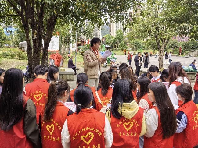 青春践行使命,共筑禁毒防艾长城——药学院青年志愿者实践团禁毒防艾宣传活动(图3) 青春践行使命,共筑禁毒防艾长城——药学院青年志愿者实践团禁毒防艾宣传活动(图3)