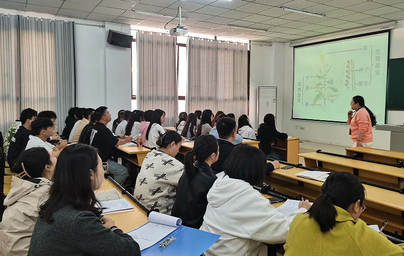 匠心筑梦 课韵流芳——药学院举行示范课观摩活动(图2) 匠心筑梦 课韵流芳——药学院举行示范课观摩活动(图2)