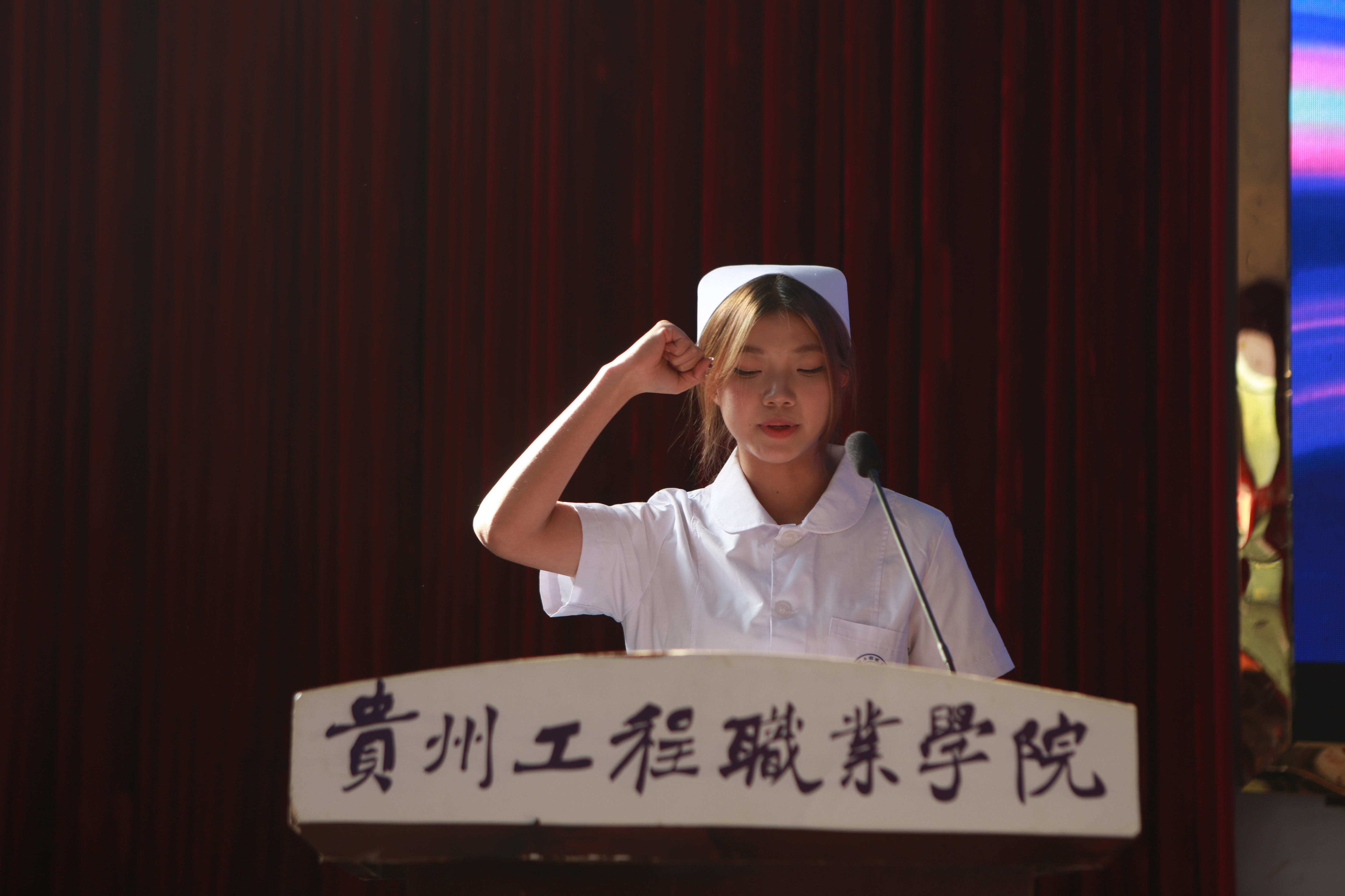 多元技能竞风采 健康护航谱新篇——护理学院成功举办beat365英国官方网站首届“健康护航杯”技能大赛开幕式(图7)