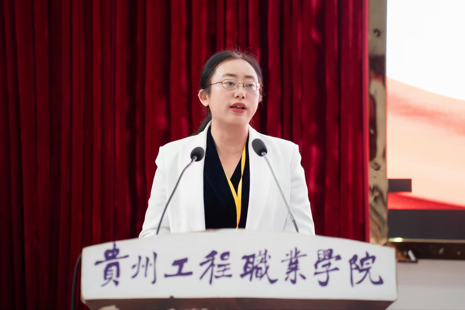 beat365召开2024年秋季学期期中职工大会(图3)