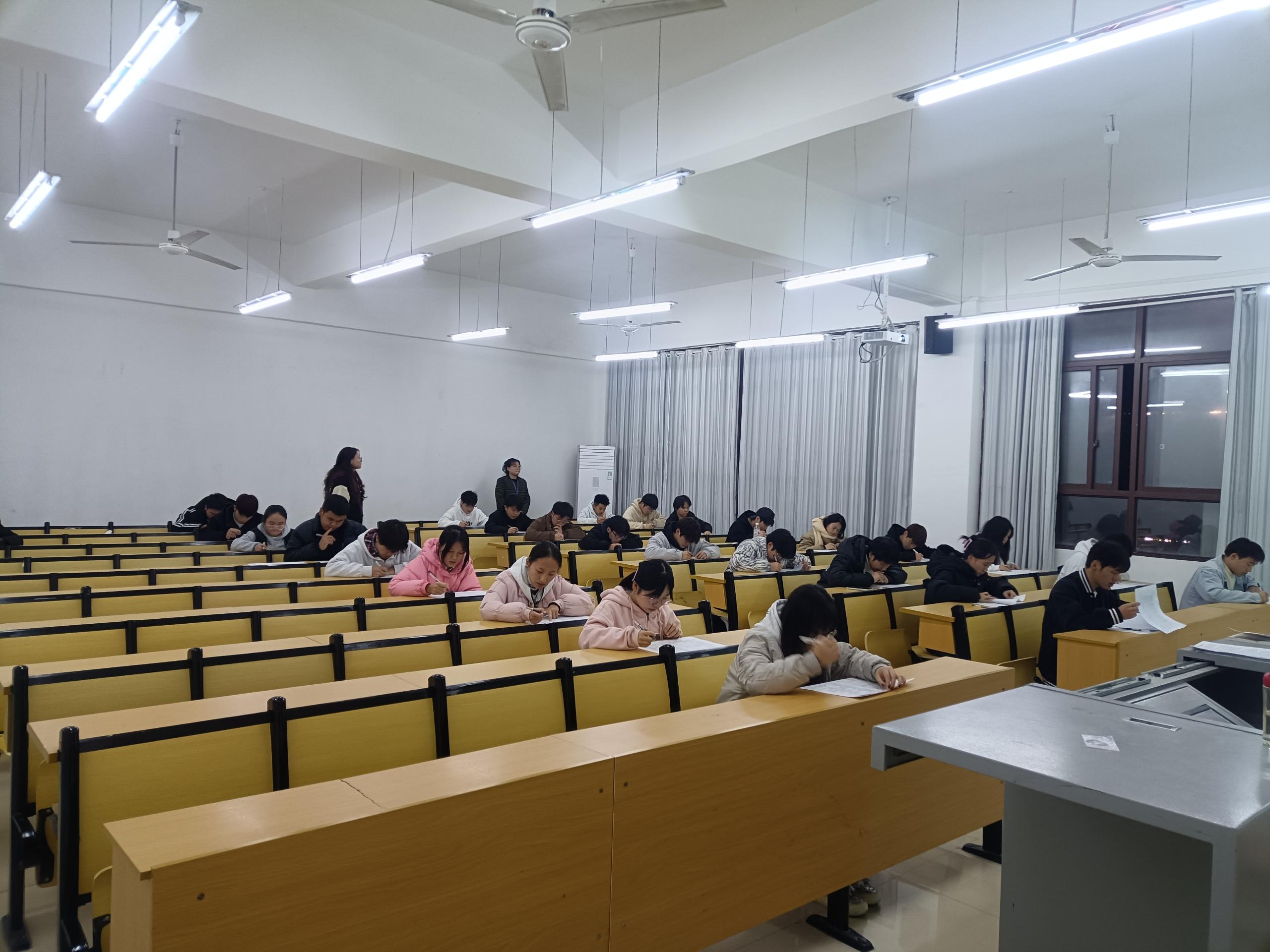 凝聚青春力量 考核激发担当 建筑工程学院党总支开展入党积极分子 理论知识测试(图4) 凝聚青春力量 考核激发担当 建筑工程学院党总支开展入党积极分子 理论知识测试(图4)