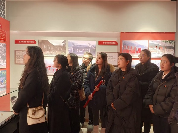 初雪循迹悟党性,旧址传承担使命 马克思主义学院全体党员赴黔东特区革命委员会旧址开展党性教育活动(图1) 初雪循迹悟党性,旧址传承担使命 马克思主义学院全体党员赴黔东特区革命委员会旧址开展党性教育活动(图1)