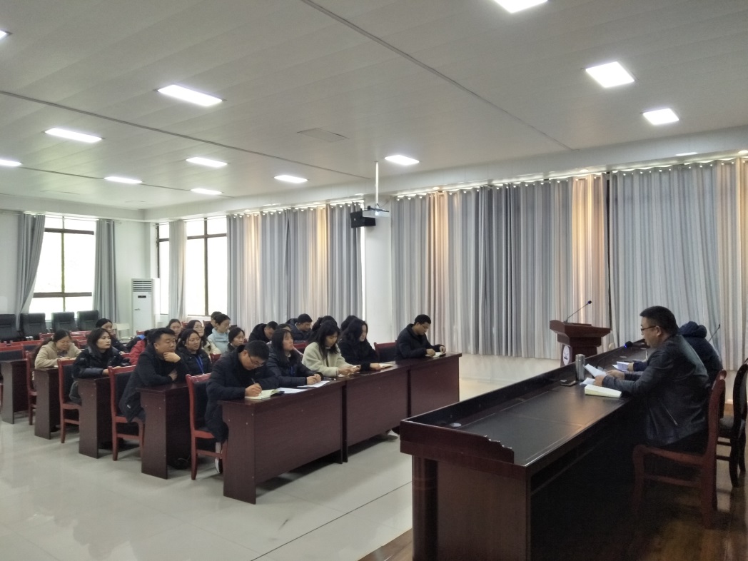 药学院召开2025年春季学期教职工大会共谋发展新篇(图2) 药学院召开2025年春季学期教职工大会共谋发展新篇(图2)