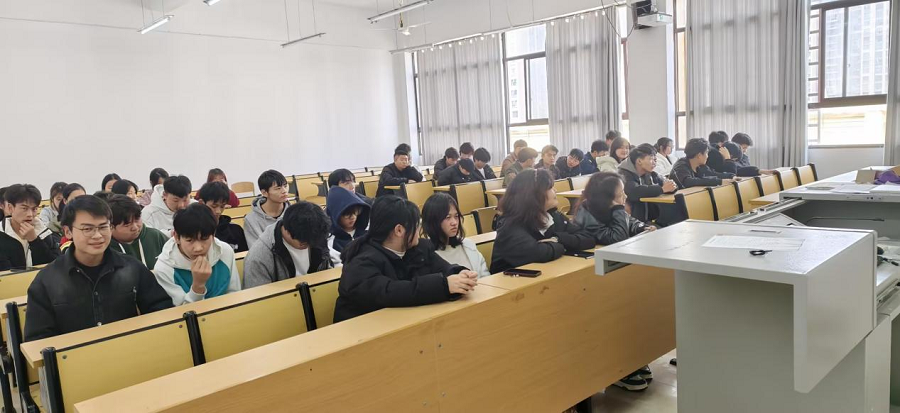 人工智能与信息工程学院开展2025年春季学期开学第一课暨收心班会(图2) 人工智能与信息工程学院开展2025年春季学期开学第一课暨收心班会(图2)