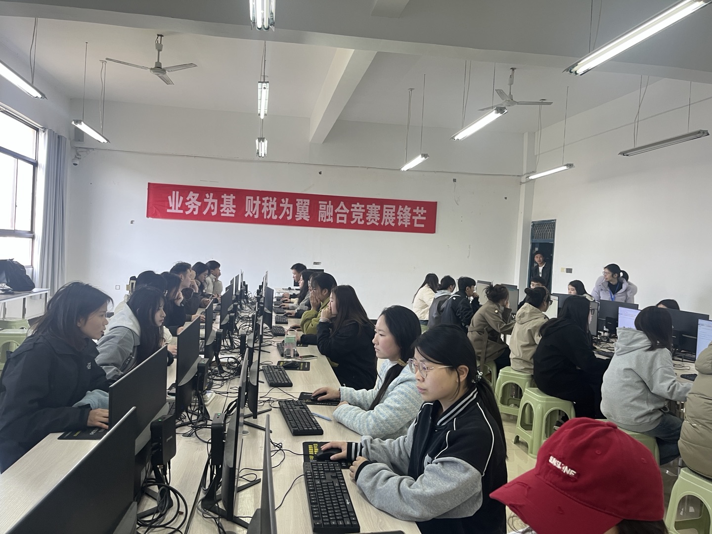 匠心铸就梦想 技能点亮未来(图3) 匠心铸就梦想 技能点亮未来(图3)