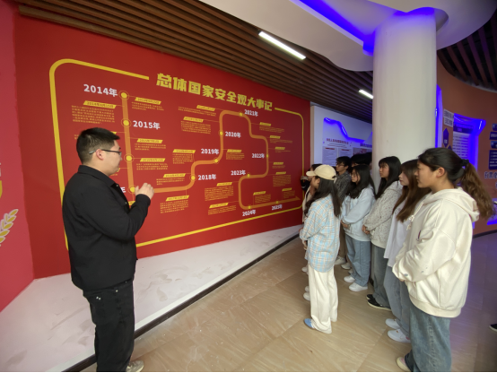 筑牢国家安全防线&nbsp;师生共践使命担当——药学院教师党支部、学生党支部联合团总支学生干部开展第十个“国家安全教育日”主题党日活动(图3)