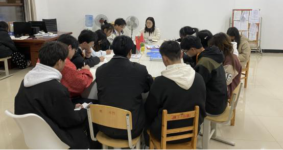 药学院团总支召开2025年春季学期首次工作部署会(图2) 药学院团总支召开2025年春季学期首次工作部署会(图2)