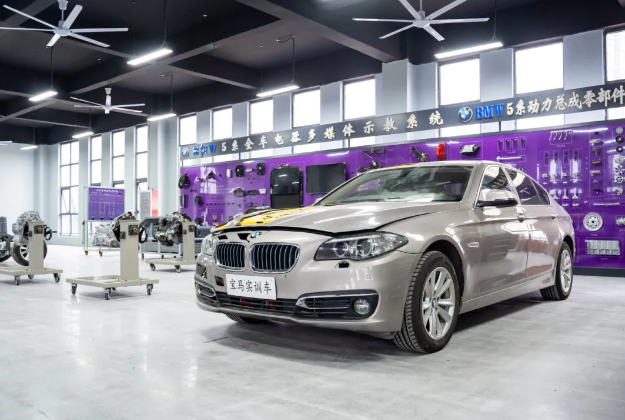 数智赋能产教融合,打造大国工匠培养新高地 丨记智能制造与汽车工程学院实训基地升级之路(图1) 数智赋能产教融合,打造大国工匠培养新高地 丨记智能制造与汽车工程学院实训基地升级之路(图1)