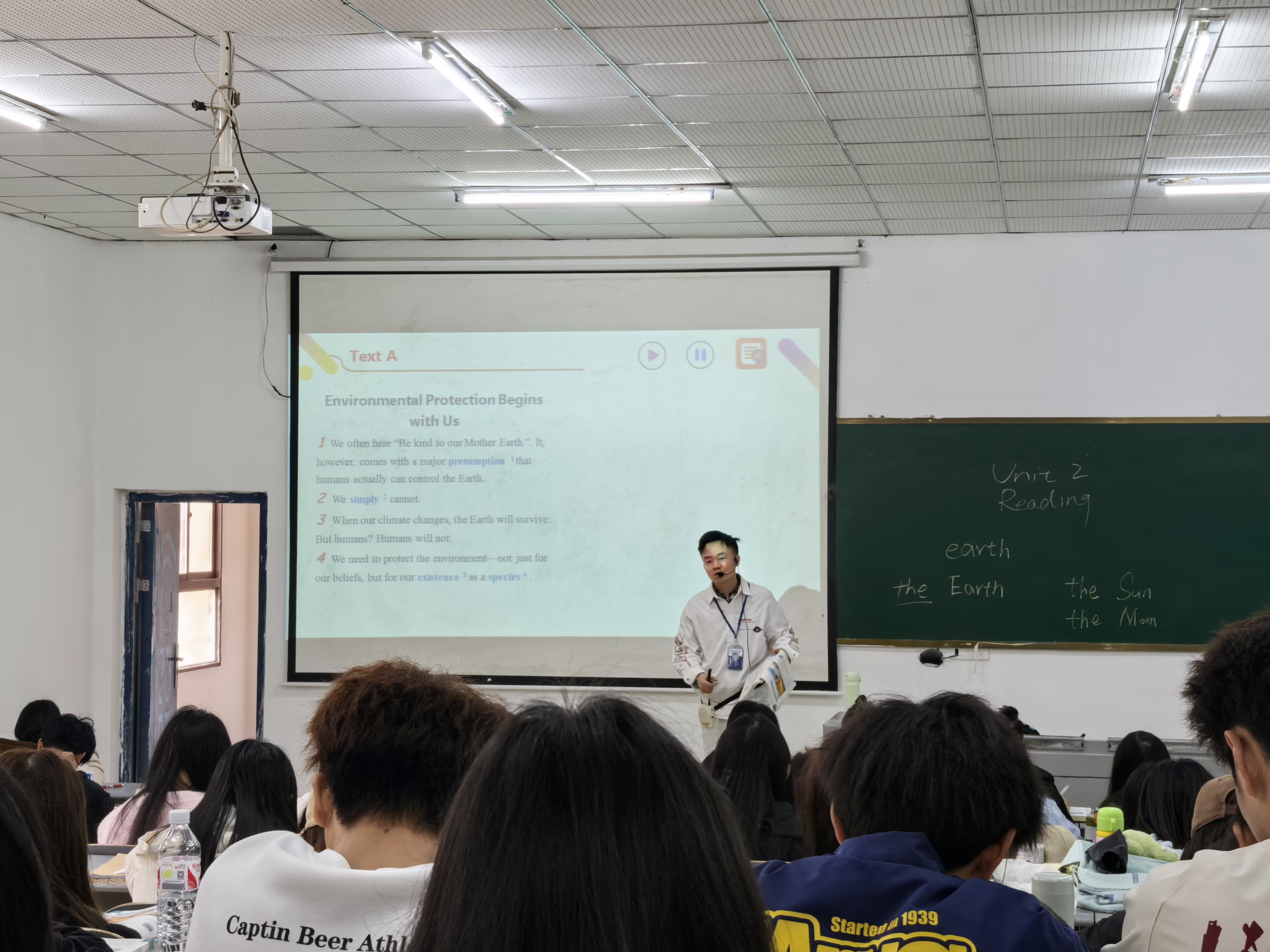 “英” 彩课堂绽光芒，示范引领促成长  基础教学部公开示范课简报(图1)