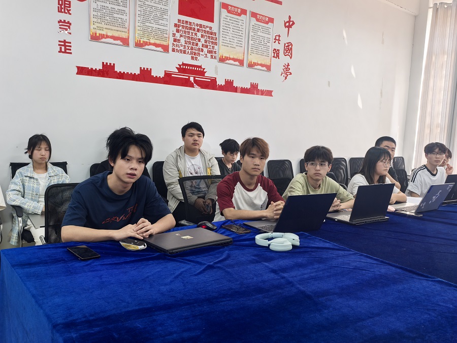 锤炼技能谋突破 精研方案备省赛 人工智能与信息工作学院启动省赛首练(图2)