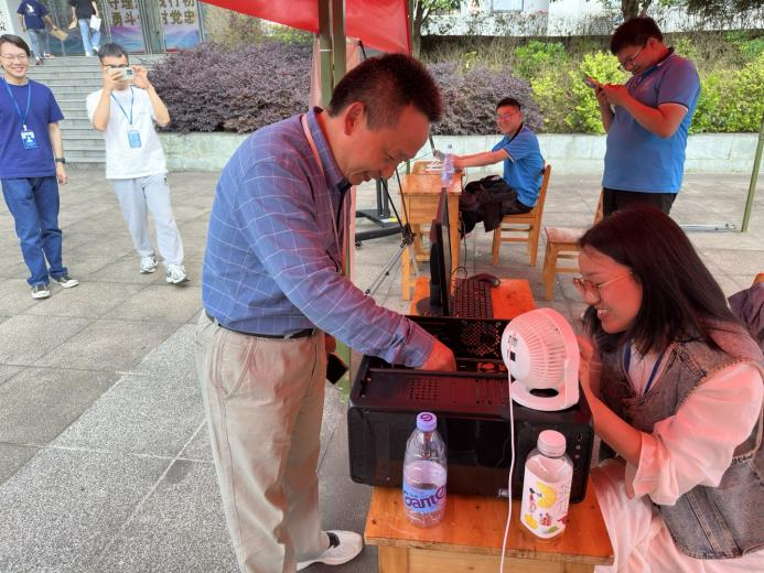 人工智能与信息工程学院2025年职业活动周简报(图1)