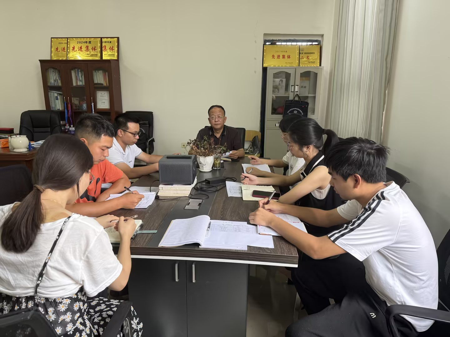 数字经济与信息工程学院2025-2026学年第一学期第一次教学工作例会简报(图2) 数字经济与信息工程学院2025-2026学年第一学期第一次教学工作例会简报(图2)