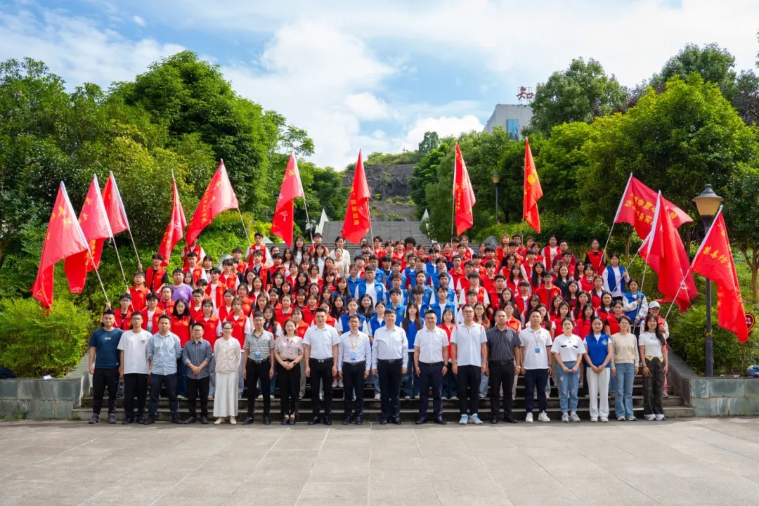 beat365举行2025年大学生暑期“三下乡”社会实践活动启动仪式(图2) beat365举行2025年大学生暑期“三下乡”社会实践活动启动仪式(图2)