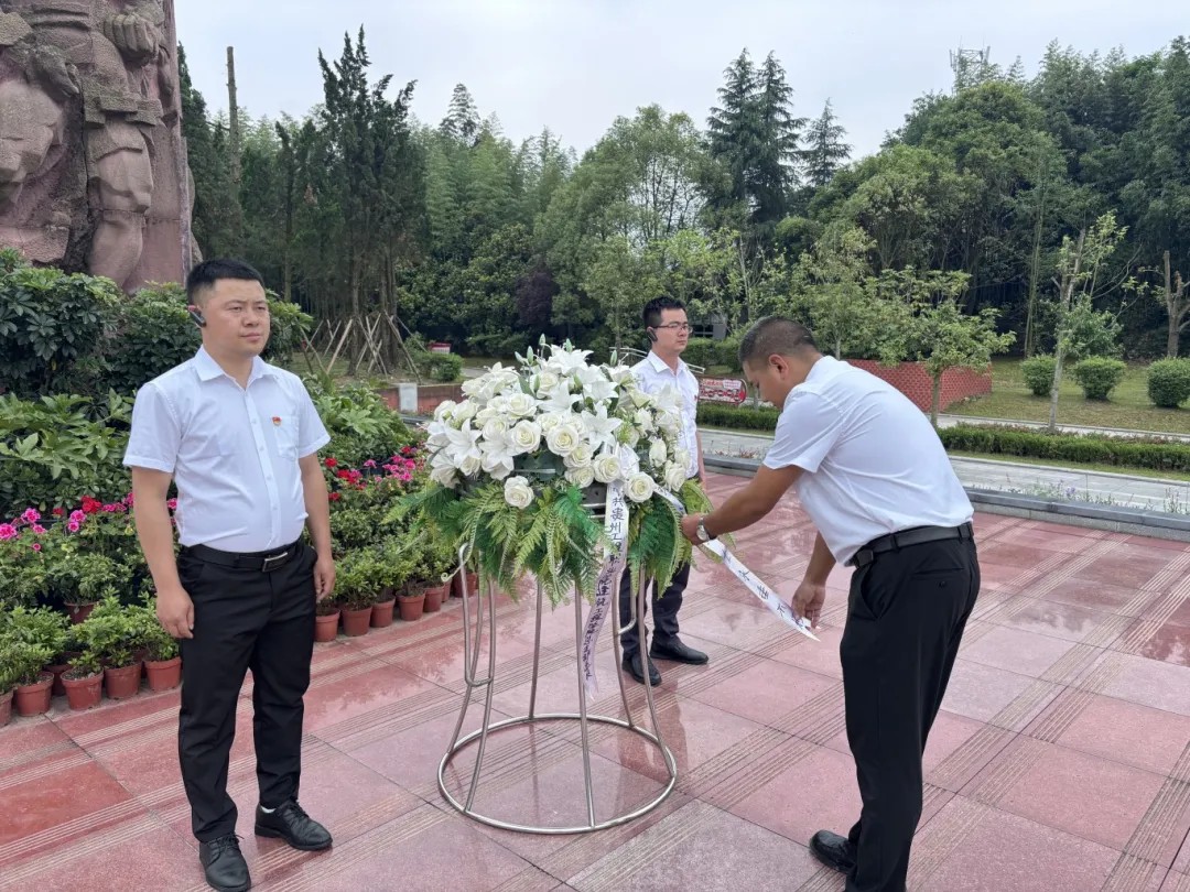 建筑工程学院党总支赴息烽开展主题党日活动(图1)