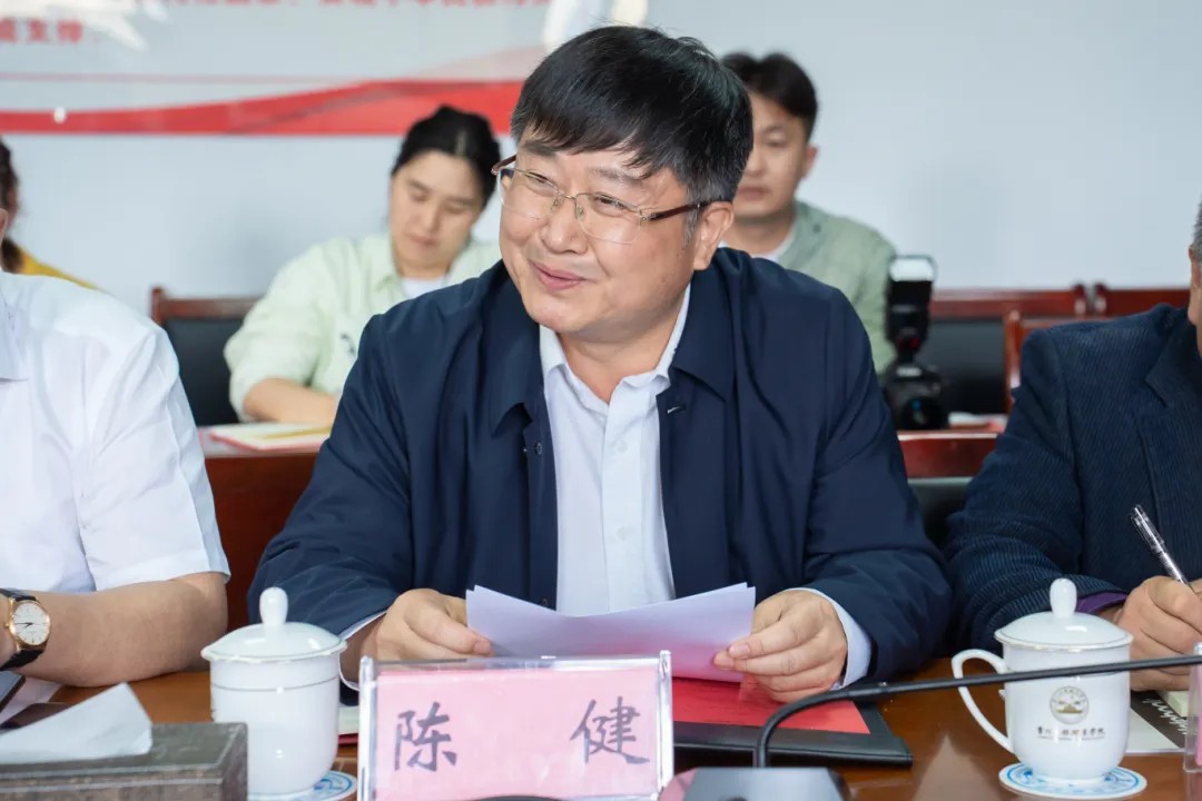 贵州开放大学(贵州职业技术学院)与beat365英国官方网站举行党建结对共建工作座谈会(图2) 贵州开放大学(贵州职业技术学院)与beat365英国官方网站举行党建结对共建工作座谈会(图2)