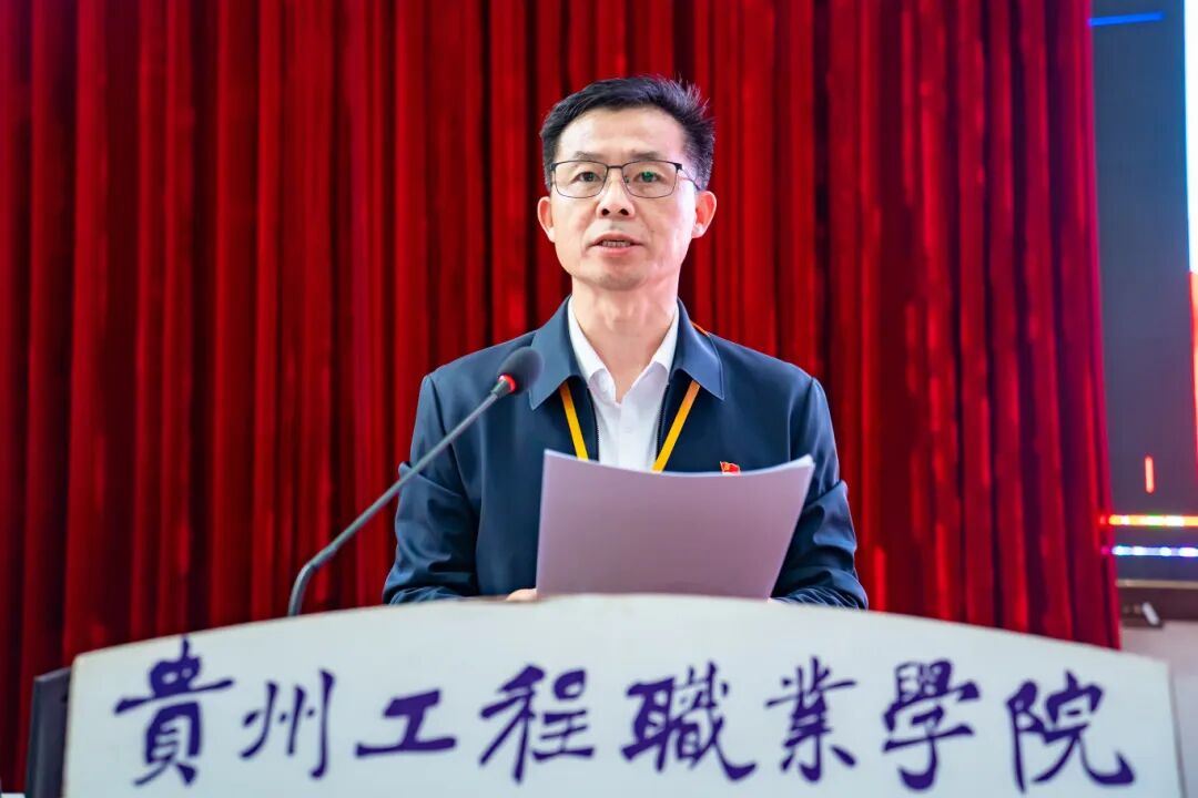 beat365英国官方网站青年马克思主义者培养工程—“闪亮青春”第八期大学生骨干培训班结业典礼暨第九期培训班开班仪式(图2) beat365英国官方网站青年马克思主义者培养工程—“闪亮青春”第八期大学生骨干培训班结业典礼暨第九期培训班开班仪式(图2)