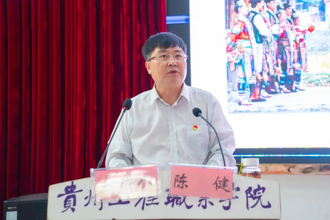 beat365英国官方网站青年马克思主义者培养工程—“闪亮青春”第八期大学生骨干培训班结业典礼暨第九期培训班开班仪式(图3) beat365英国官方网站青年马克思主义者培养工程—“闪亮青春”第八期大学生骨干培训班结业典礼暨第九期培训班开班仪式(图3)