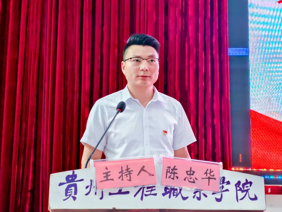 beat365英国官方网站青年马克思主义者培养工程—“闪亮青春”第八期大学生骨干培训班结业典礼暨第九期培训班开班仪式(图4) beat365英国官方网站青年马克思主义者培养工程—“闪亮青春”第八期大学生骨干培训班结业典礼暨第九期培训班开班仪式(图4)