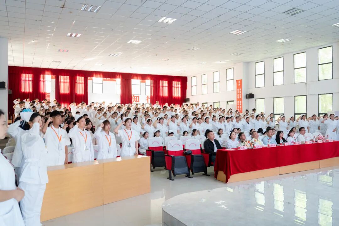 传承南丁格尔精神 共筑护理育人使命——beat365举办“5・12”国际护士节活动暨授帽仪式(图5) 传承南丁格尔精神 共筑护理育人使命——beat365举办“5・12”国际护士节活动暨授帽仪式(图5)