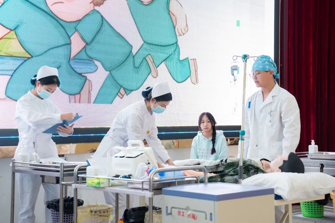 传承南丁格尔精神 共筑护理育人使命——beat365举办“5・12”国际护士节活动暨授帽仪式(图7) 传承南丁格尔精神 共筑护理育人使命——beat365举办“5・12”国际护士节活动暨授帽仪式(图7)