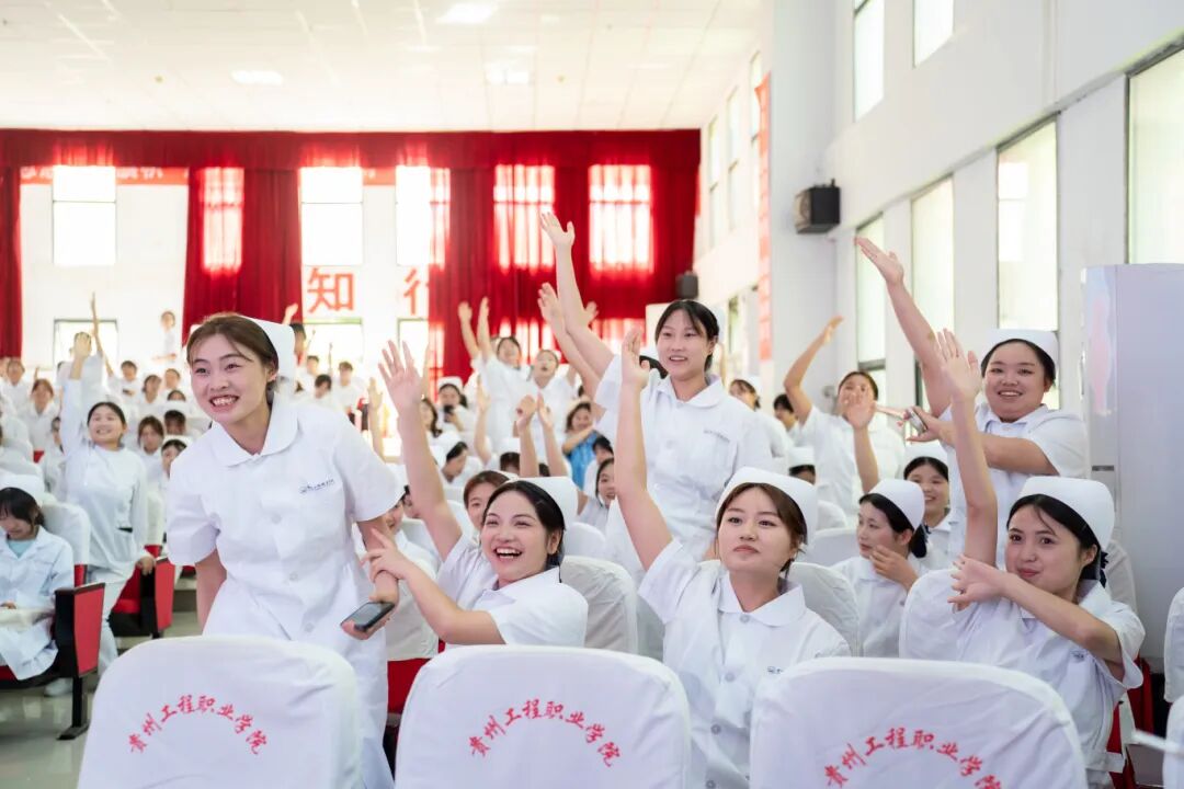 传承南丁格尔精神 共筑护理育人使命——beat365举办“5・12”国际护士节活动暨授帽仪式(图8) 传承南丁格尔精神 共筑护理育人使命——beat365举办“5・12”国际护士节活动暨授帽仪式(图8)