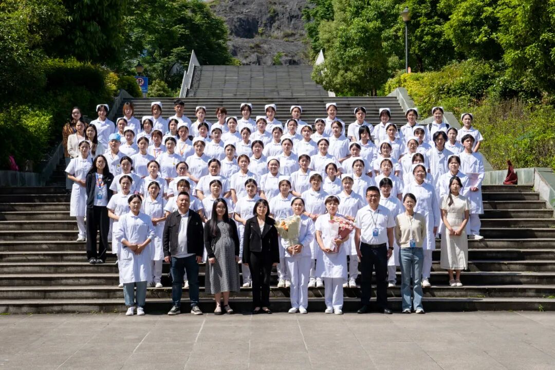 传承南丁格尔精神 共筑护理育人使命——beat365举办“5・12”国际护士节活动暨授帽仪式(图10) 传承南丁格尔精神 共筑护理育人使命——beat365举办“5・12”国际护士节活动暨授帽仪式(图10)