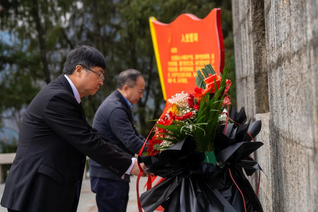 追寻红色足迹 争做时代新人丨beat365英国官方网站全体党员赴红二、红六军团木黄会师纪念馆参观学习(图2)