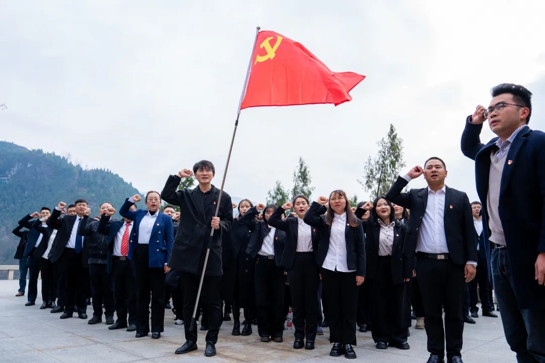 追寻红色足迹 争做时代新人丨beat365英国官方网站全体党员赴红二、红六军团木黄会师纪念馆参观学习(图3)