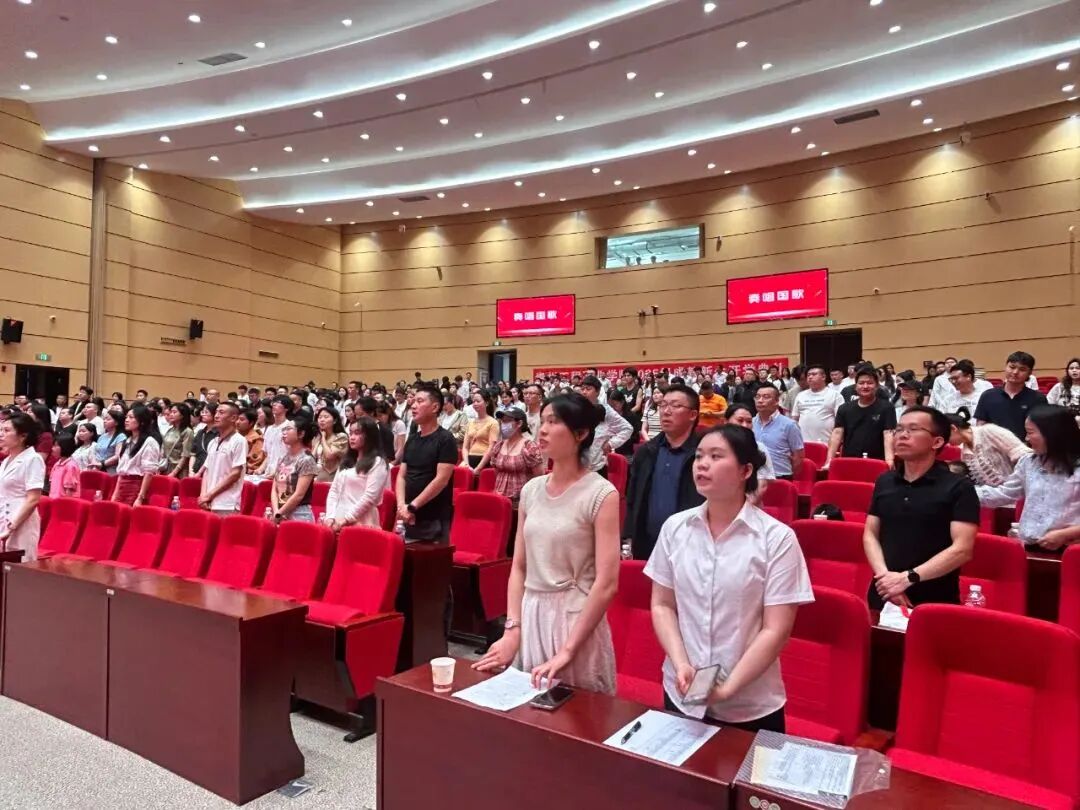 beat365英国官方网站成人高等教育2025级新生开学典礼圆满举行(图2) beat365英国官方网站成人高等教育2025级新生开学典礼圆满举行(图2)