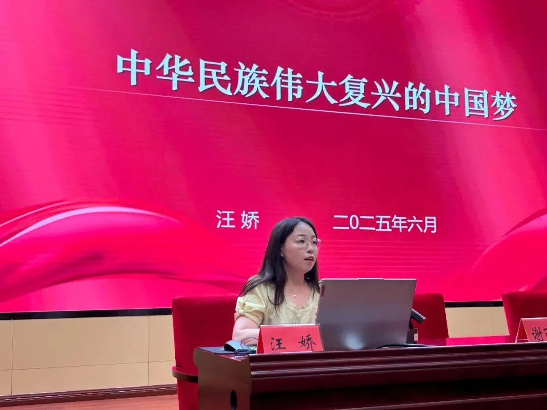 beat365英国官方网站成人高等教育2025级新生开学典礼圆满举行(图9) beat365英国官方网站成人高等教育2025级新生开学典礼圆满举行(图9)