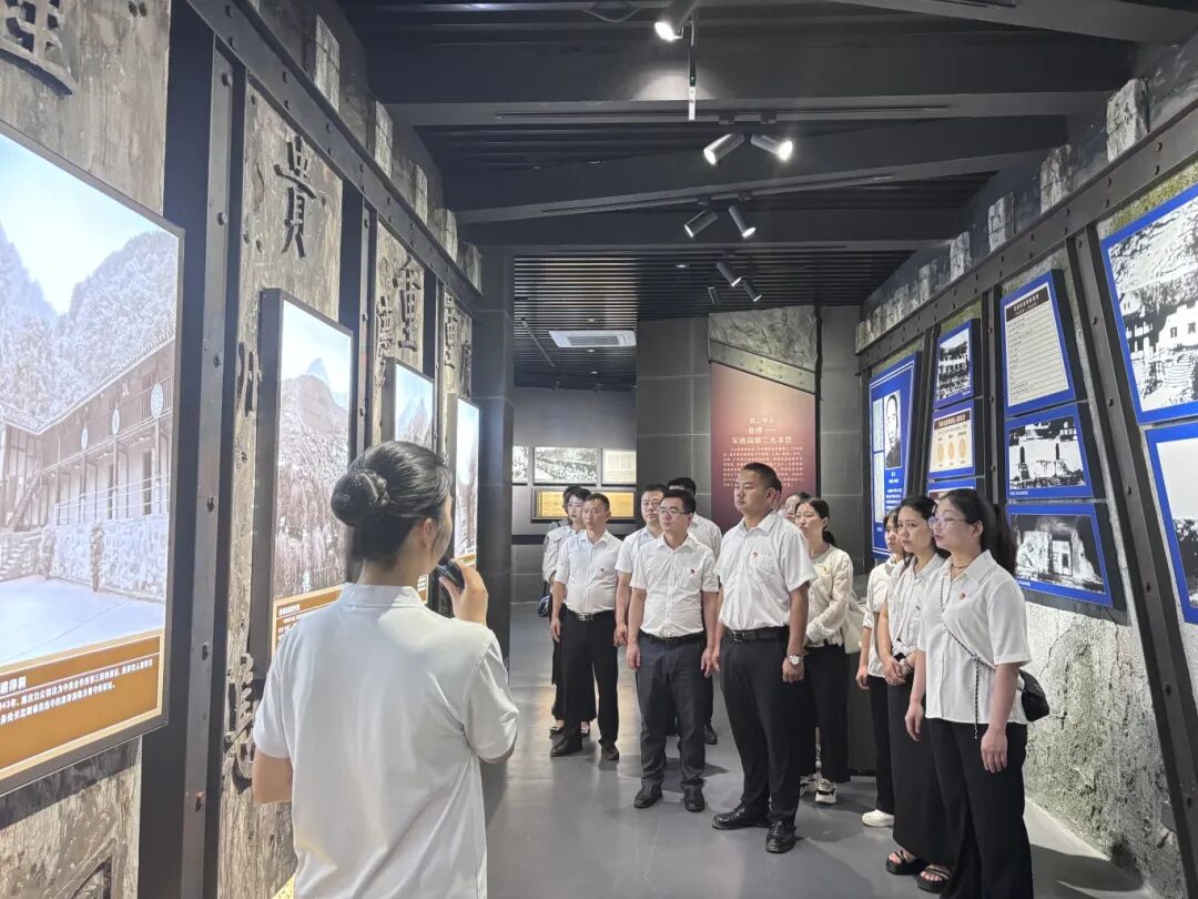 建筑工程学院党总支赴息烽开展主题党日活动(图3) 建筑工程学院党总支赴息烽开展主题党日活动(图3)