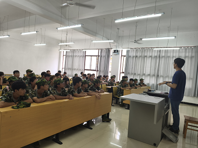 智能制造与汽车工程学院成功举行2025级高职新生专业介绍活动(图3)