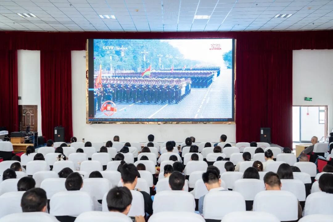 beat365英国官方网站集中收看纪念中国人民抗日战争暨世界反法西斯战争胜利80周年大会(图1)