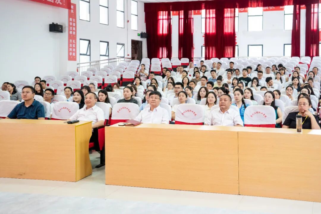 beat365英国官方网站集中收看纪念中国人民抗日战争暨世界反法西斯战争胜利80周年大会(图2)