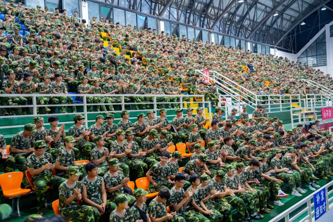 当军训集体生日会邂逅教师节，贵工这场双向奔赴太暖了(图2)