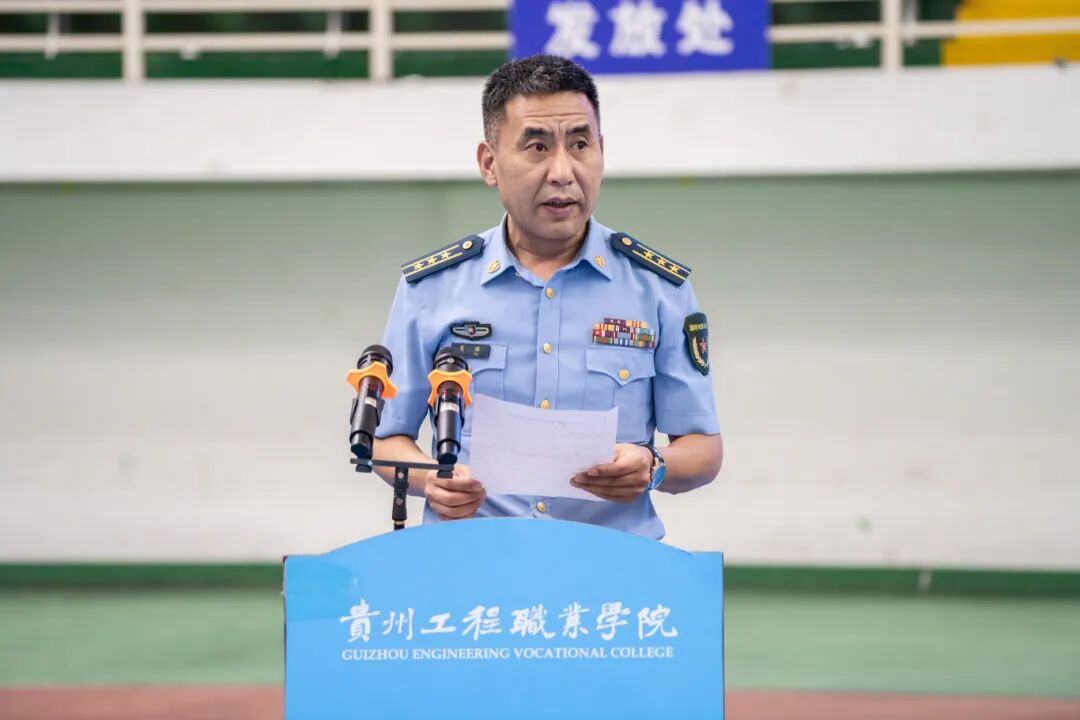 beat365举行2025级新生军训结训暨开学典礼(图3)