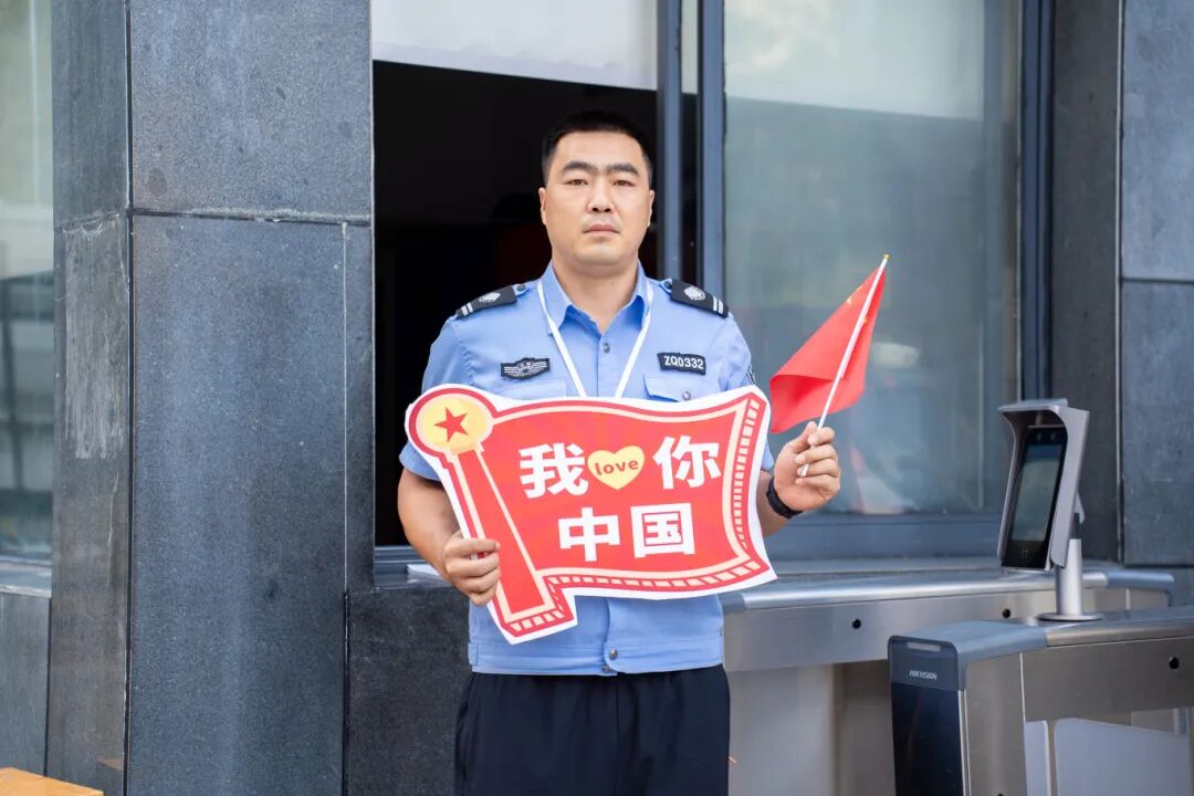 beat365英国官方网站师生共庆中华人民共和国成立76周年(图7) beat365英国官方网站师生共庆中华人民共和国成立76周年(图7)