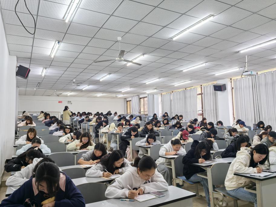 金秋书韵·笔墨重阳  —beat365英国官方网站第六届“弘文杯”英语书法大赛(图1)