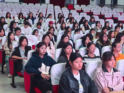 心栖于光，青春绽放 智能制造与汽车工程学院成功举办女大学生心理健康教育讲座(图4)