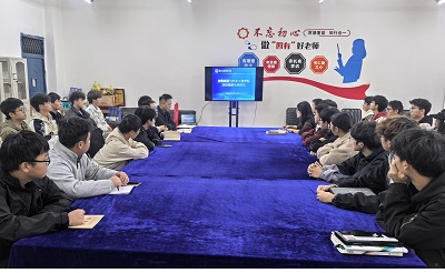 赋能新生成长 共启逐梦新程——智能制造与汽车工程学院2025级新生座谈会顺利举行(图1) 赋能新生成长 共启逐梦新程——智能制造与汽车工程学院2025级新生座谈会顺利举行(图1)