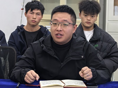 赋能新生成长 共启逐梦新程——智能制造与汽车工程学院2025级新生座谈会顺利举行(图2) 赋能新生成长 共启逐梦新程——智能制造与汽车工程学院2025级新生座谈会顺利举行(图2)