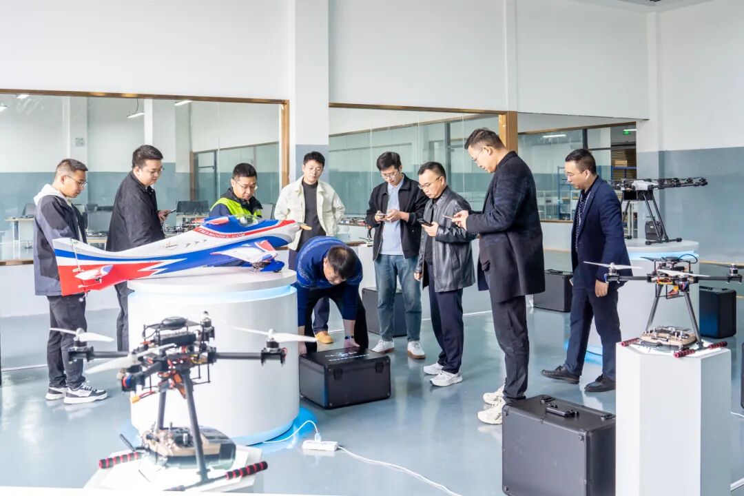 beat365无人机实训中心正式启用丨打造高水平产教融合新平台(图2) beat365无人机实训中心正式启用丨打造高水平产教融合新平台(图2)