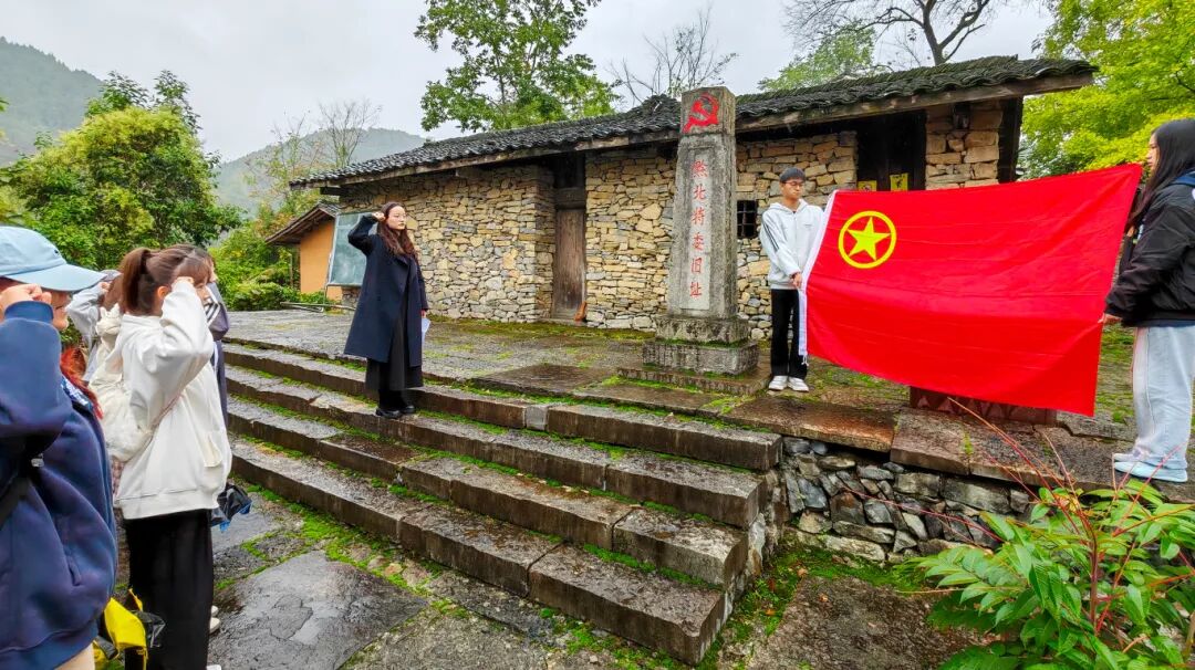 弘扬伟大抗战精神 凝聚团结奋进力量——beat365马克思主义学院“红匠工坊”走进红色教育基地开展实践教学(图3) 弘扬伟大抗战精神 凝聚团结奋进力量——beat365马克思主义学院“红匠工坊”走进红色教育基地开展实践教学(图3)