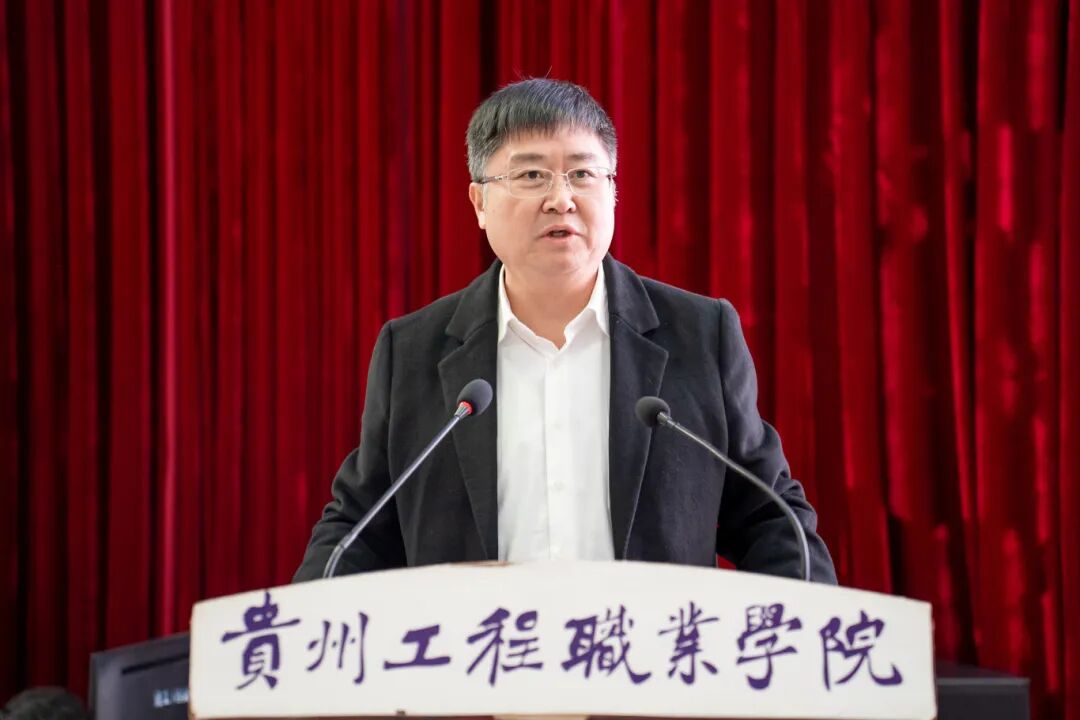 beat365英国官方网站举行学习贯彻党的二十届四中全会精神宣讲报告会(图2) beat365英国官方网站举行学习贯彻党的二十届四中全会精神宣讲报告会(图2)