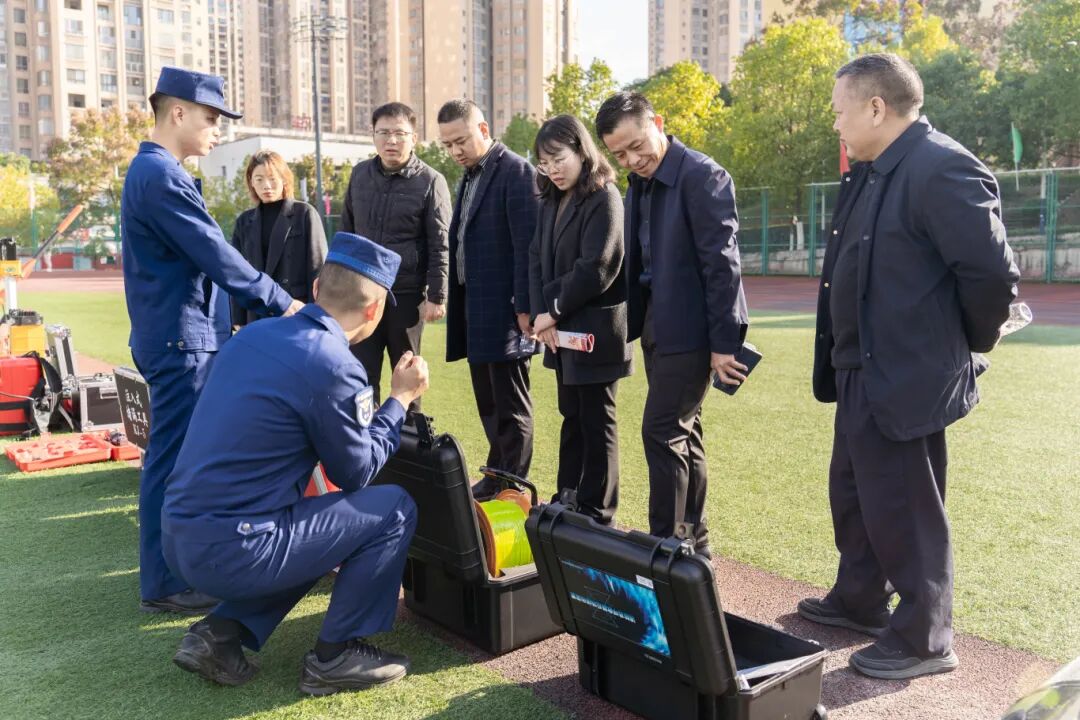 beat365举办德江县第四届大学生消防技能运动会暨消防安全培训演练活动(图8) beat365举办德江县第四届大学生消防技能运动会暨消防安全培训演练活动(图8)