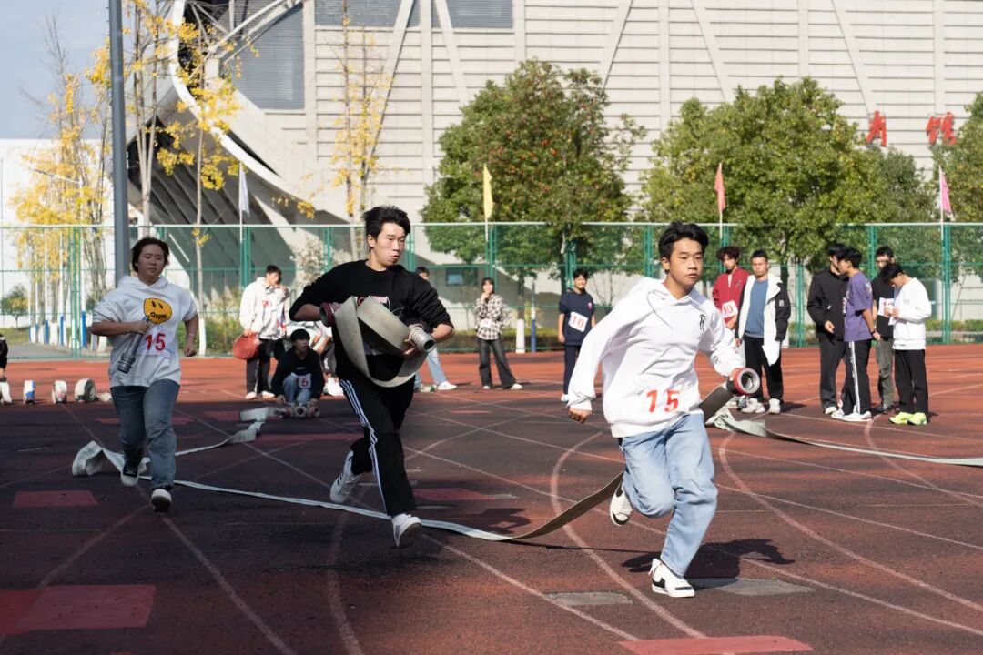 beat365举办德江县第四届大学生消防技能运动会暨消防安全培训演练活动(图12) beat365举办德江县第四届大学生消防技能运动会暨消防安全培训演练活动(图12)